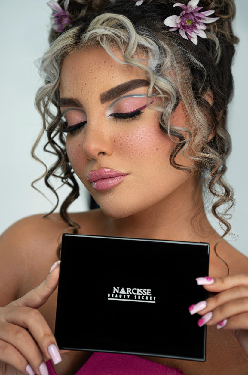 Angel Eyeshadow palette- Narcisse Beauty Secret