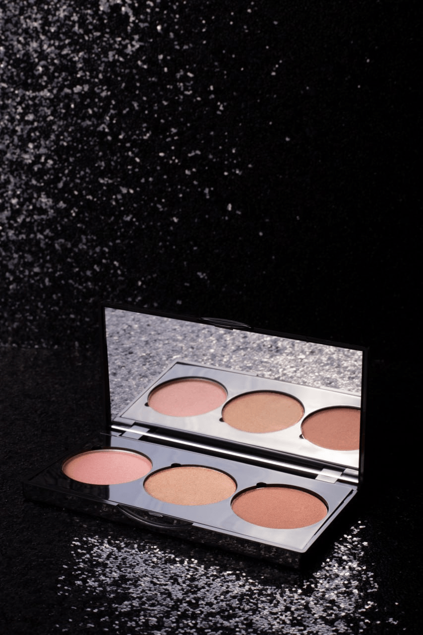 Shopify Image Alt: Brow Duo Palette for flawless eyebrow shaping and defining, featuring two harmonizing shades for natural or dramatic looks. Includes ingredients like Talc, Mica, and Ethylhexyl Palmitate, and usage tips for perfect brows. Made in Canada, net weight 5g/0.18 us oz.